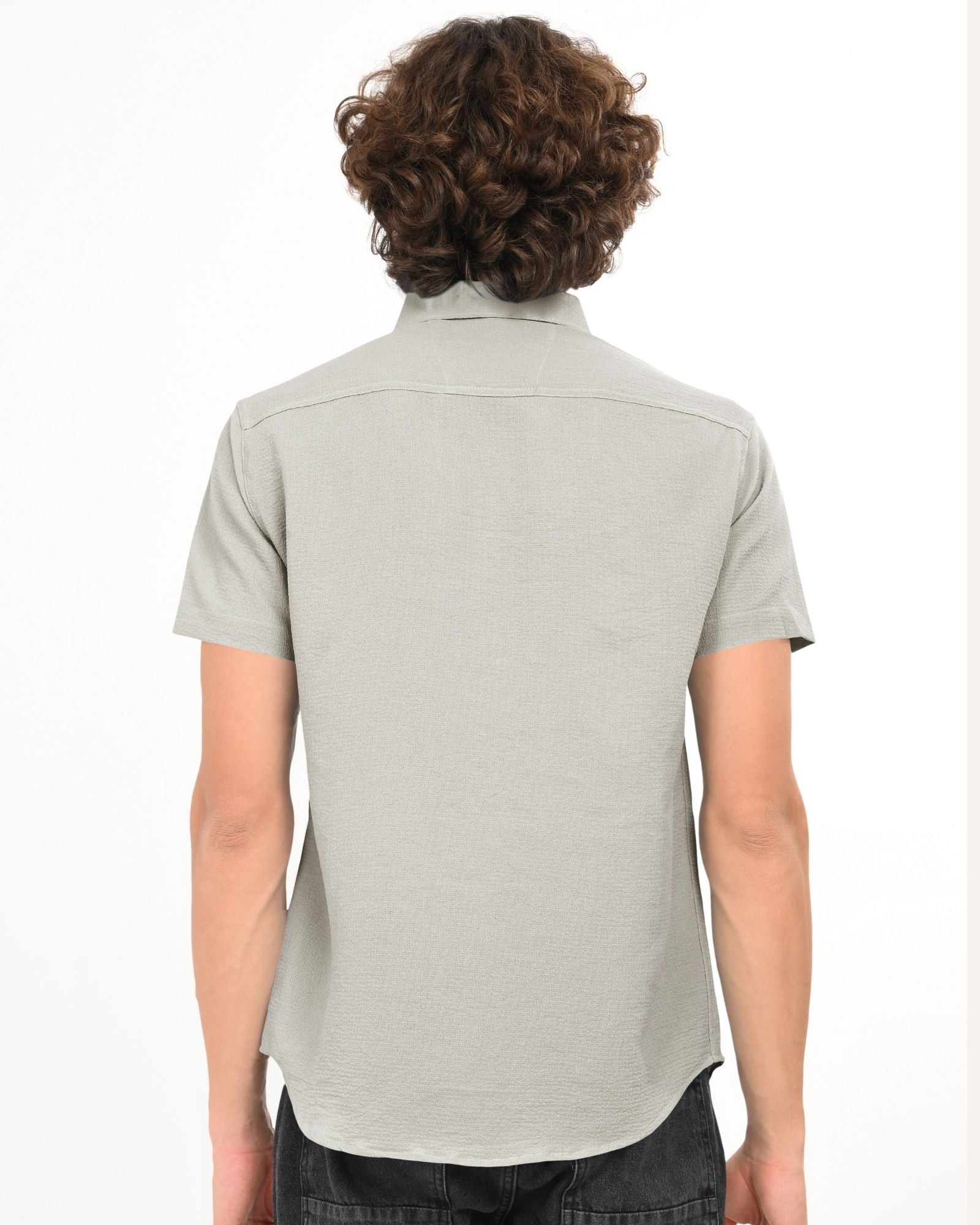 Men’s grey textured casual short sleeve button-up shirt, modern fit